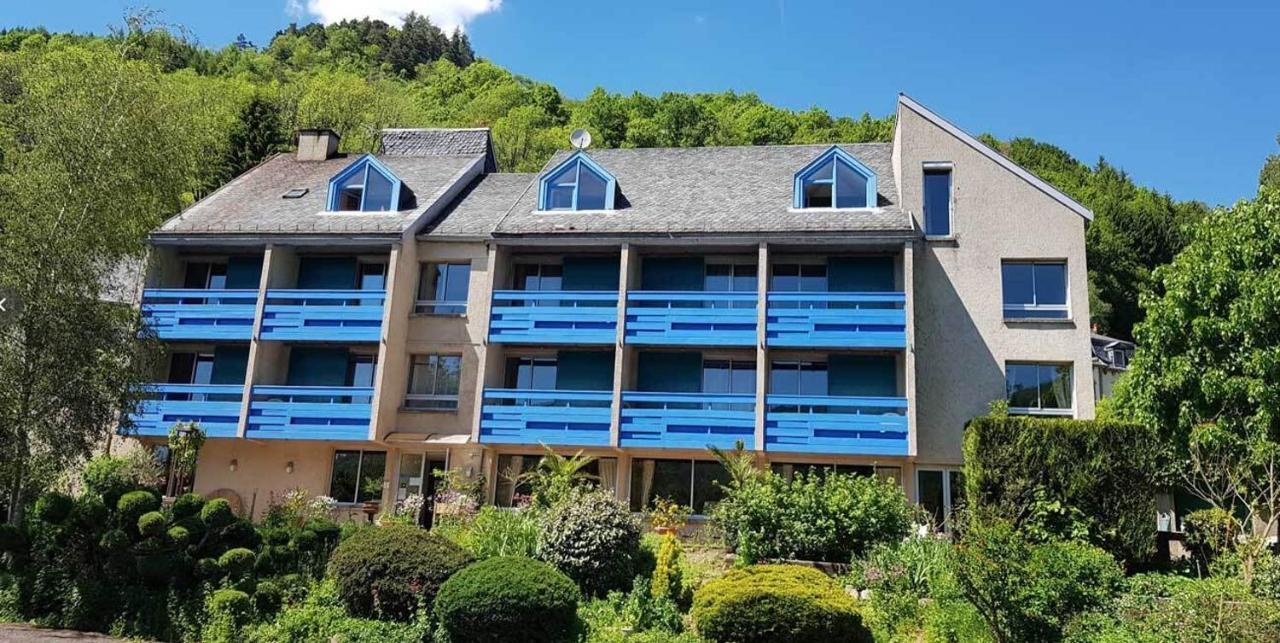 Le Castel Du Cantal Groupe Village Fani Thiézac Exterior photo